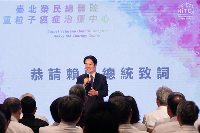 副总统赖清德参访「臺北荣民总医院重粒子癌症治疗中心」(总统府提供)