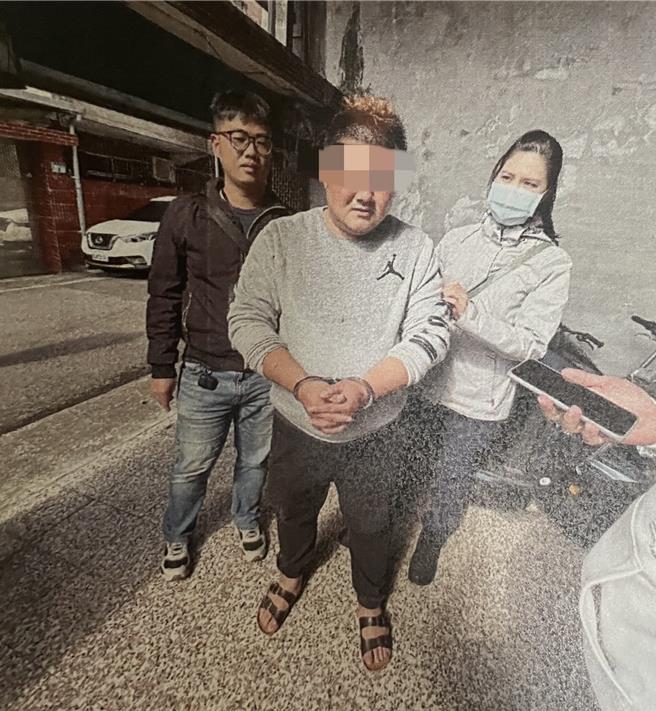 35歲黃姓男子因缺錢繳罰單，今年2月在桃園中壢搶奪販賣刮刮樂17張逃逸，並兌得1800元。警方獲報循線逮捕黃男，黃男坦承犯案，桃園地檢署依搶奪罪提起公訴。（翻攝照片）