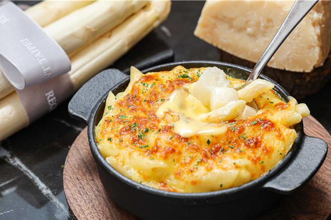 台北晶華酒店法國白蘆筍宴中的「奶油起司通心粉．白蘆筍」。（台北晶華酒店提供／吳娮翎台北傳真） 