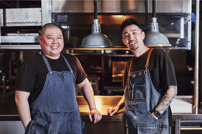 Zaap主厨AJ简士捷(左) ＆ SKY Lab主厨Jason陈思凯。（SKY Lab西式居酒屋提供／吴娮翎台北传真） 