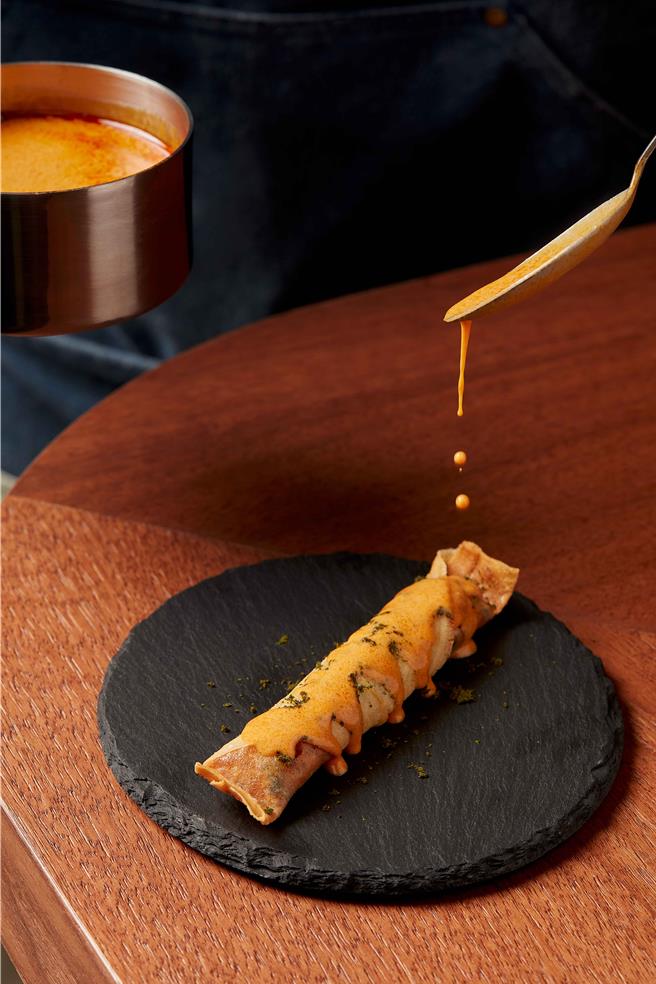 春卷｜皮蛋｜红咖哩。（SKY Lab西式居酒屋提供／吴娮翎台北传真）