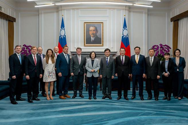 總統蔡英文10日上午接見「美國智庫2049計畫研究所」訪問團。圖／總統府提供