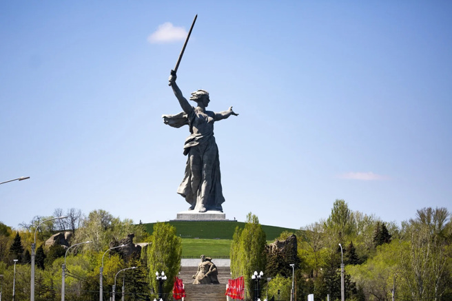 在伏爾加格勒的「祖國母親在召喚」巨大雕像，總共有200個階梯，象徵史達林格勒戰役約200天。(圖/美聯社)