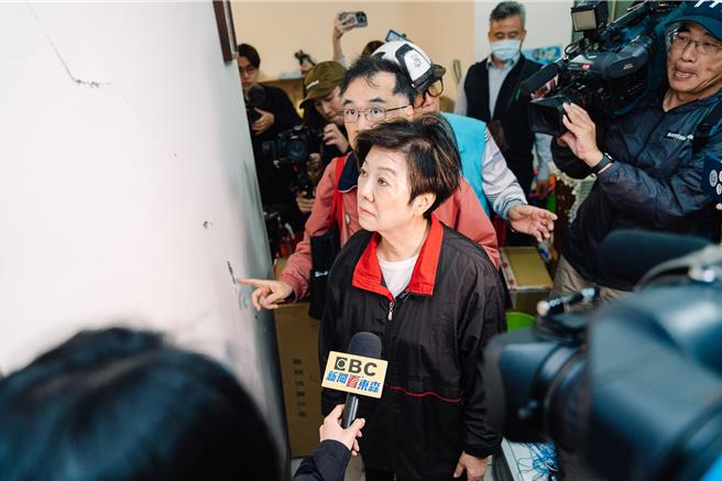 台积电慈善基金会董事长张淑芬9日前往花莲勘灾。（图／台积电提供）