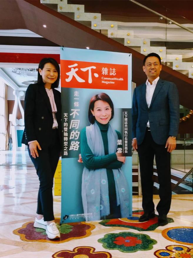 台中市建筑经营协会理事长叶昱徵（右）邀请叶云分享其双轴转型的歷程，并从媒体角度解析如何面对ESG的转型之路。图／曾丽芳