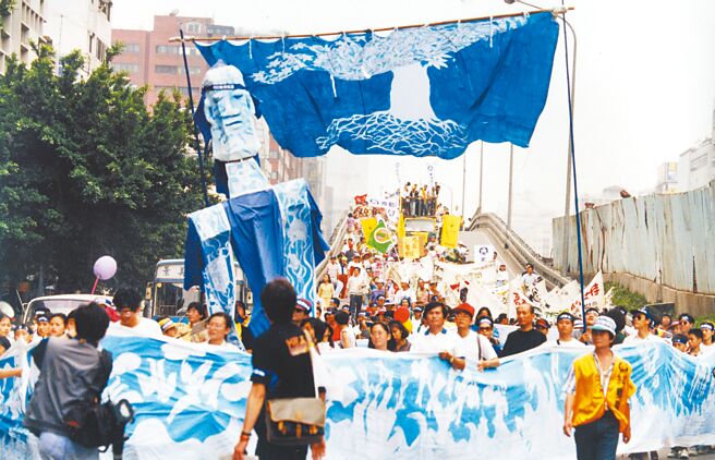 1994年「410教改大游行」至今满30年。（本报资料照片）