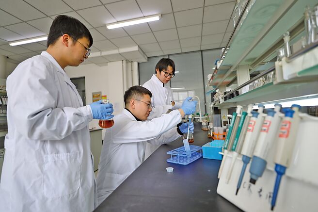 大陸人行宣布設立科技創新和技術改造再貸款，具體額度為5000億元人民幣。（新華社）