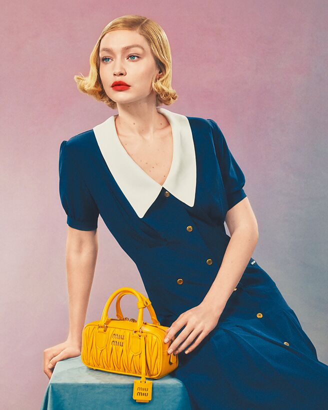 獨特色彩加上鮑伯頭，這次的吉吉哈蒂德可說充滿復古味。（miu miu提供）
