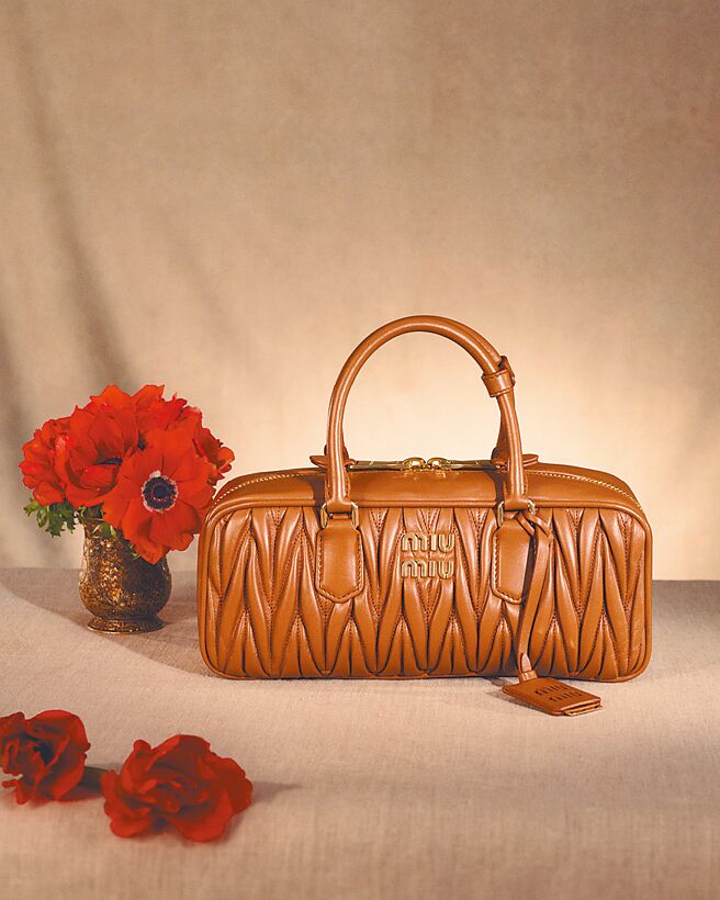 此次的miu miu包款同樣也是主角之一。（miu miu提供）