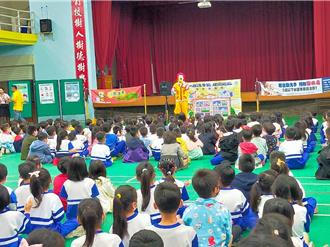 預防腸病毒大流行 頭份衛生所結合慈善基金入校園提醒學童