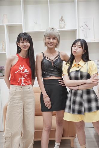 白癡公主鄭茵聲上李明珊直播節目  「3大女網紅」罕同框