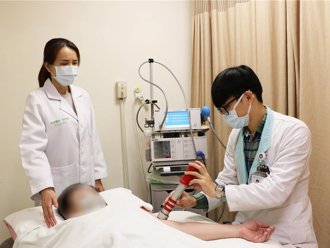 乳癌致淋巴水腫痛不能眠  醫師1療法助安心入睡