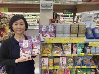 為農民開拓蜜風鈴蓮霧市場 六龜農會「好結果蓮霧果脆」入口即化