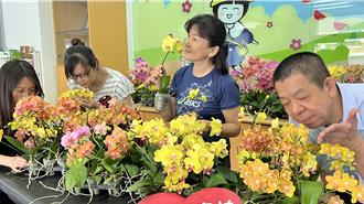 北台南家扶義賣蘭花 花香味繽紛這種最獵奇