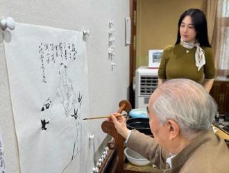 陸名畫家范曾85歲再婚 新婚妻長相清秀身材火辣相差50歲