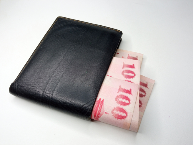 一名高中生发文抱怨父母儘管收入丰厚，给他的零用钱却很少。（示意图：shutterstock/达志）