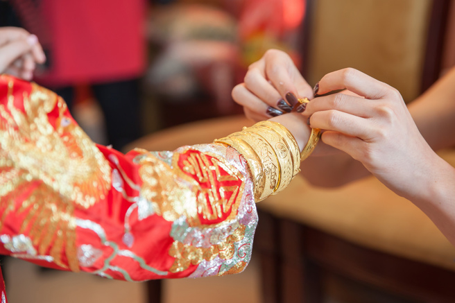 金價大漲打亂不少大陸新人的結婚計畫。（示意圖：shutterstock/達志）