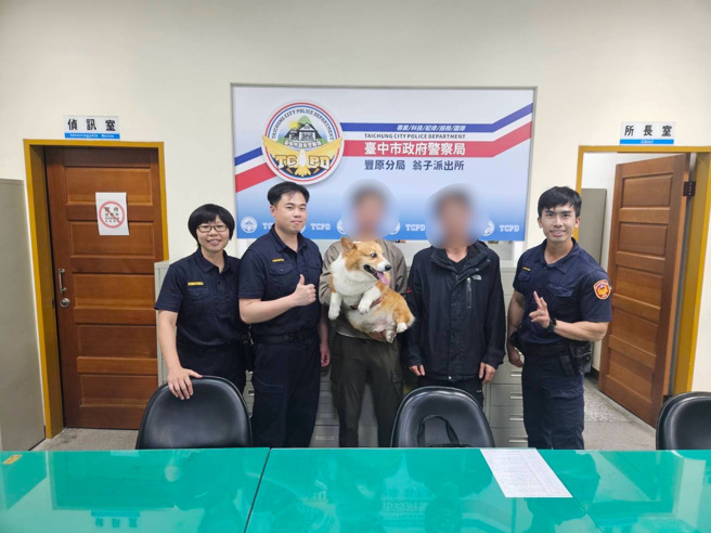 員警透過網路社群力量，不到半小時的時間，就順利找到飼主帶回。(葉庭欣/翻攝)