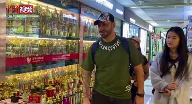 今年巴黎奧運會將近，浙江義烏的國際商貿城內也出現一波外商採購潮。（中新社）