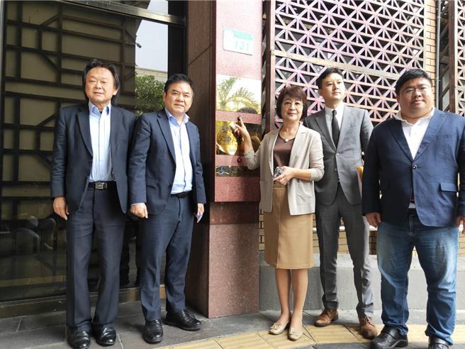 指替麦寮光电专区围事 苏治芬怒控黄国昌妨害名誉。（陈志贤摄）