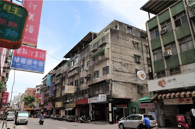 「中美公寓」社区更新前外观现况。（新北市都更处提供／张铠乙新北传真）