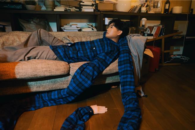 孫王力推出新歌〈這首歌沒有意義〉，MV今（11日）數位上線。(環球音樂提供)