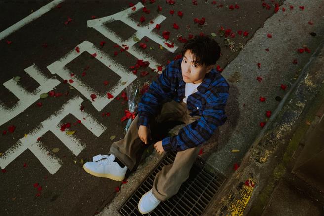 孫王力推出新歌〈這首歌沒有意義〉，MV今（11日）數位上線。(環球音樂提供)