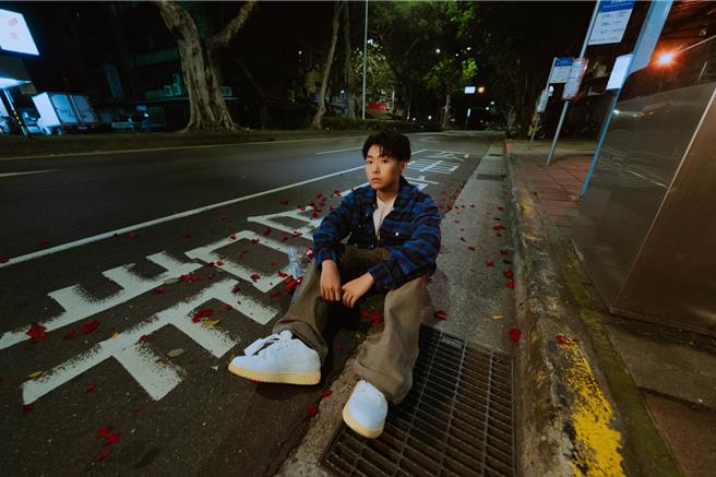 孫王力推出新歌〈這首歌沒有意義〉，MV今（11日）數位上線。(環球音樂提供)