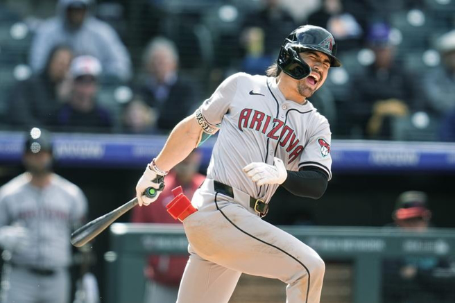 响尾蛇Corbin Carroll被擦棒球打到脚。（美联社）