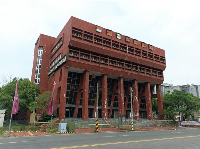 云林县北港镇台汽车站停止营运20余年，原本计画开发为「北港转运站」，后国产署决定自行招租，经近2年仍无下文，11日县政府表示今年1月已另觅土地规画转运站，盼台汽车站能尽速活化，以免影响地方发展。（张朝欣摄）