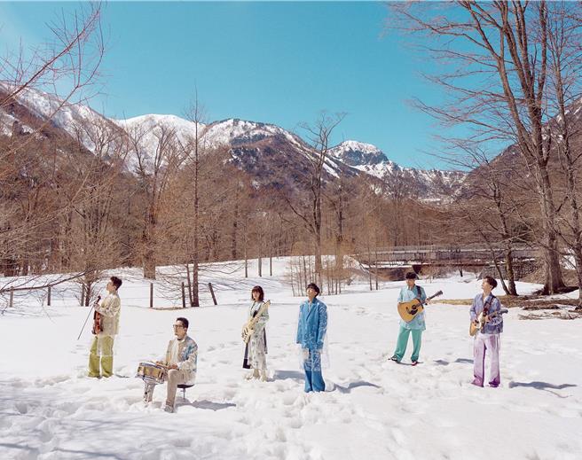 苏打绿赴日本拍摄《春．日光（苏打绿版）》专辑视觉。（苏打绿有限公司提供）