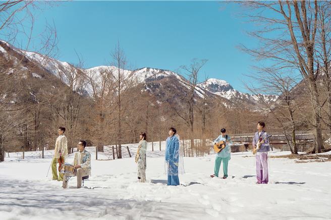 苏打绿赴日本拍摄《春．日光（苏打绿版）》专辑视觉。（苏打绿有限公司提供）