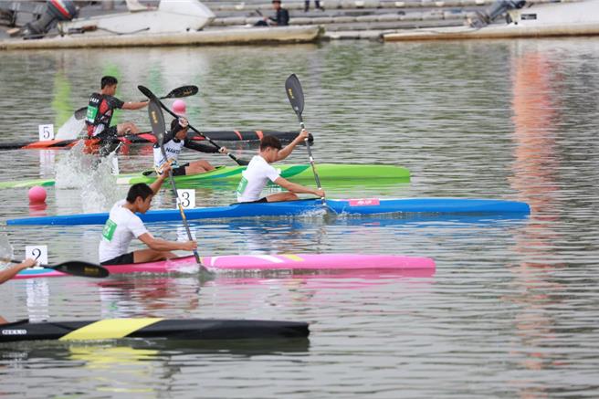 廖羿凱在國男組輕艇競速1000公尺單人K艇奪金。（台中市府提供）