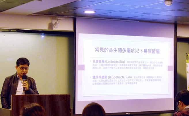 林旸朝医师与屈臣氏旗下130位药师分享益生菌与肠道健康的知识。（图／太阳星提供）