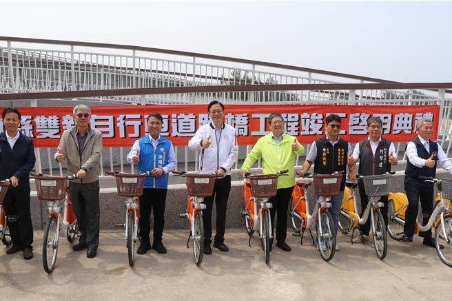 串联桃园市新屋与新竹县新丰的双新自行车道，11日正式通车启用。（蔡明亘摄）