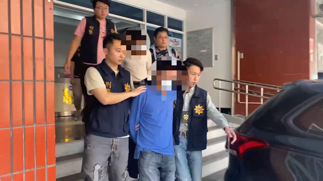 阿罗哈董座买空地放巴士，却遭勒索千万，当地里长等4人被逮送办。（翻摄画面）