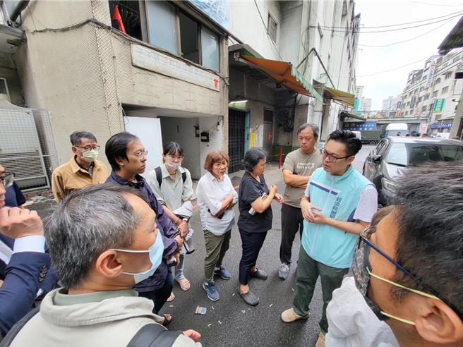 新北市经发局整合多方资源，成立地震受灾企业关怀辅导媒合团单一服务窗口，陪伴企业渡过难关，早日恢復正常营运。（新北市经发局提供）