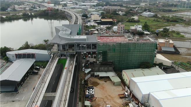 桃园市议员11日纷纷在捷工局工作报告时提出，希望能增加桃园容积率，吸引地主参与联合开发。（姜霏摄）