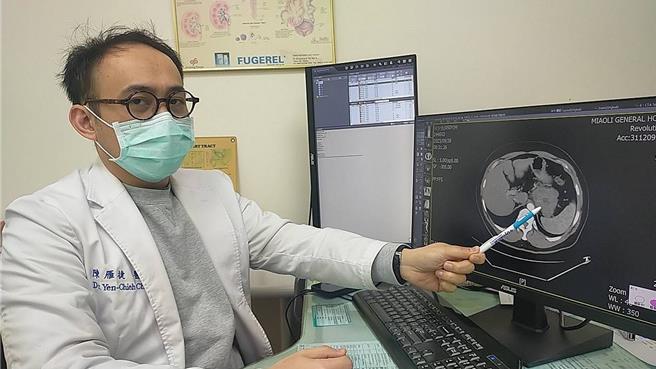 陳雁捷醫師表示胃間質瘤往往無明顯症狀，需經由內視鏡與電腦斷層等影像學檢查診斷。（部苗醫院提供／李京昇苗栗傳真）