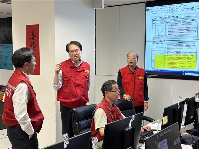 內政部於今（11）日部務會報通過《各類場所消防安全設備設置標準》修正草案，為使汽車修理廠、室內停車空間及昇降機械式停車場等室內場所，發生火災時，能有效降低火災擴大延燒風險，除原訂得選設水霧、泡沫、乾粉、二氧化碳等滅火設備外，新增得選設自動撒水設備。（示意圖／內政部提供／游念育台北傳真）