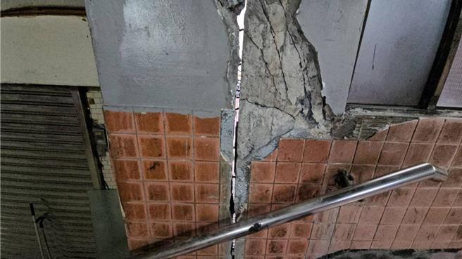 基隆市議員鄭文婷表示，市府應盡速公開震後建物檢測的結果，並提出相關的輔導、補助及協助等辦法，才能讓民眾住得安心。（翻攝照片／張志康基隆傳真）