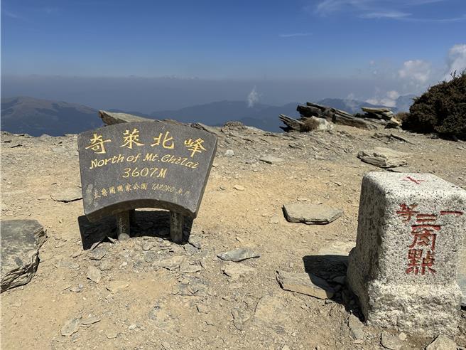 0403花蓮大地震重創太魯閣國家公園，太管處考量轄內合歡山地區受地震影響對園區低海拔地區較輕微，16日開放奇萊山區但不含奇萊東稜及南湖主峰線等生態保護區入園申請；圖為奇萊北峰。（羅亦晽攝）