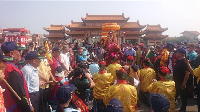 台南市土城香刈香前夕，蜈蚣陣11日領旨，廟方申請市定無形文化資產。（程炳璋攝）