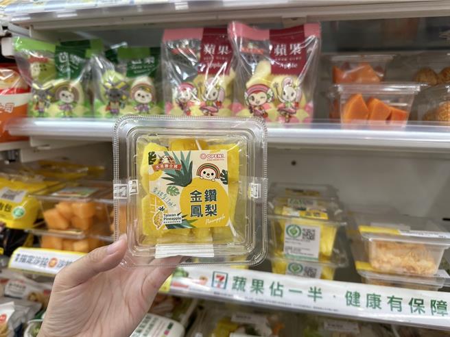 7-11「履歷金钻凤梨切片」，55元。（7-11提供／朱世凯台北传真）