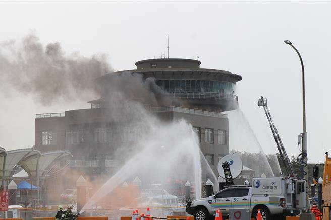 桃园市11日举行全民防卫动员暨灾害防救民安10号演习，演练战时各种灾害情形应变。（蔡明亘摄）