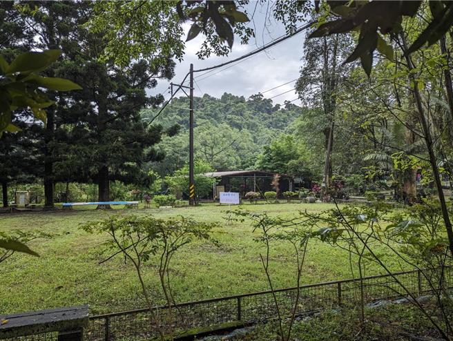 基隆市文化基金會原擬在4月下旬在暖暖區水源地槌球場舉辦「營火暖暖」系列活動，消息傳出後卻遭致許多質疑。文化基金會11日表示，將另覓地點舉辦活動。