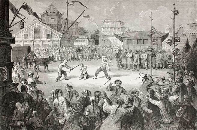 为了保留全尸，死刑犯家属会塞红包给刽子手，恳求他砍头时能做到「断筋留皮」，避免身首异处。(图:shutterstock/达志)