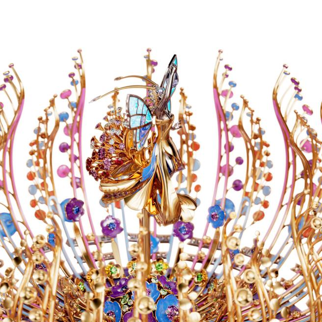 梵克雅寶非凡工藝臻品自動機械座鐘「Bouton d’Or」，花仙子在花叢飛舞，十分唯美。（Van Cleef & Arpels提供）