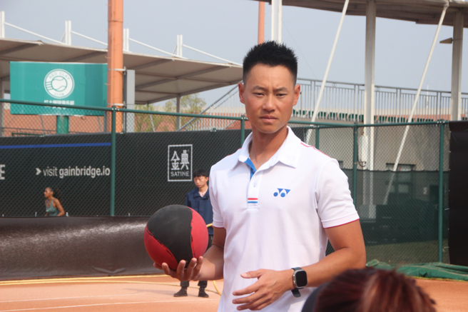 2024金恩杯团体女网赛中华队教练何智仁。（四维体育推广教育基金会提供）