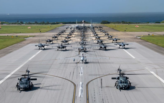 冲绳嘉手纳基地驻日美军「大象走路」40余架各型战机秀拳头